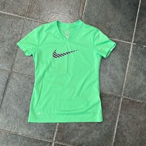 Girls Nike tee